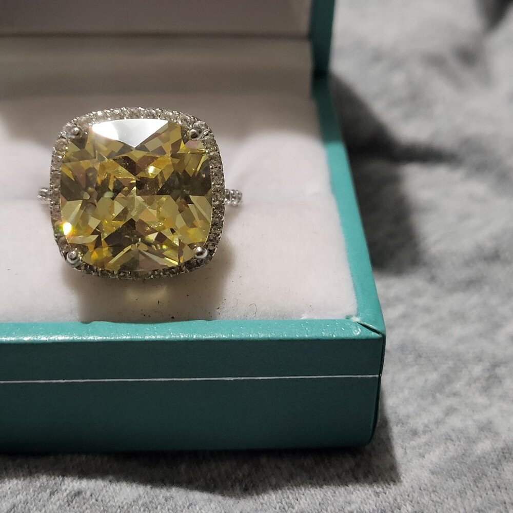 statement Ring with yellow cz set in 925 NWOT!!!!!
